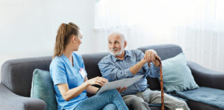 Annoncée en 2018, programmée pour fin 2020,  reportée, et à l’arrivée enterrée. La loi Grand âge ne verra pas le jour avant la fin du quinquennat d’Emmanuel Macron.